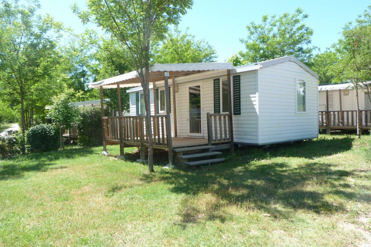 Camping L'Eau Vive Hotel Dauphin Exterior photo