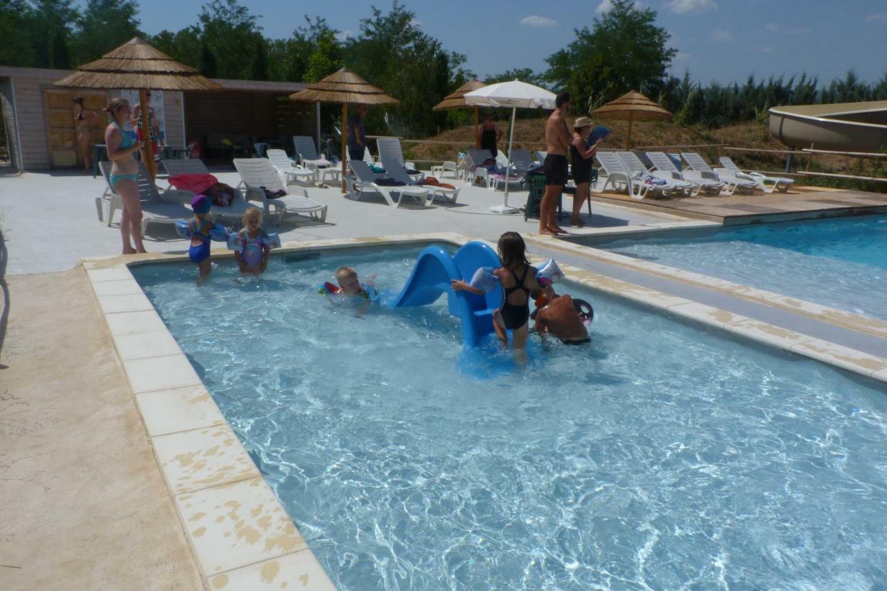 Camping L'Eau Vive Hotel Dauphin Exterior photo