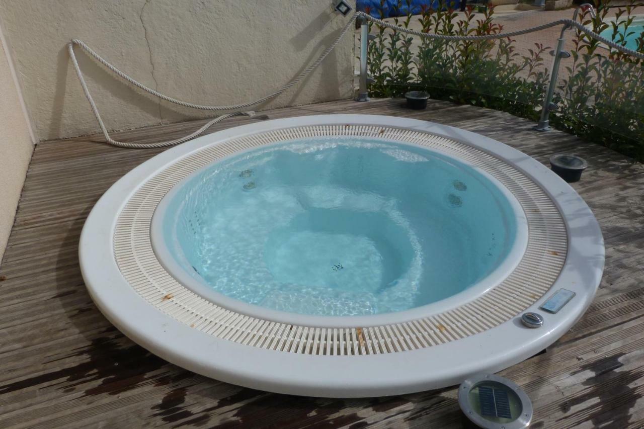 Camping L'Eau Vive Hotel Dauphin Exterior photo